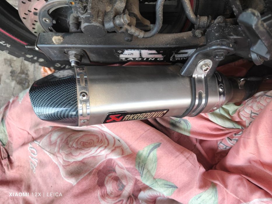 Продам трубу Akrapovic Б/У состояние 9/10
