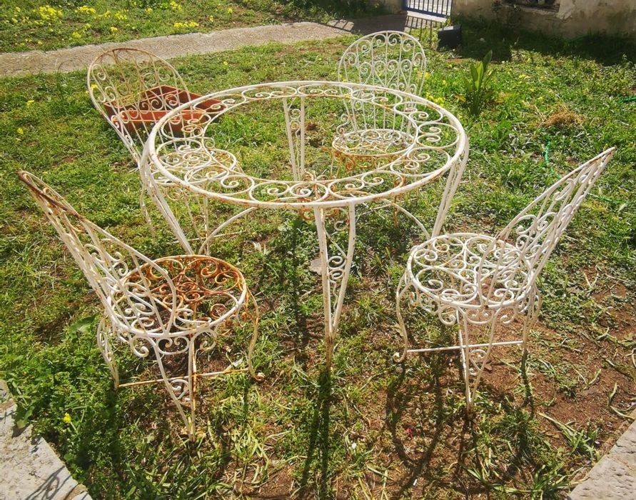 Conjunto de mesa e cadeiras ferro