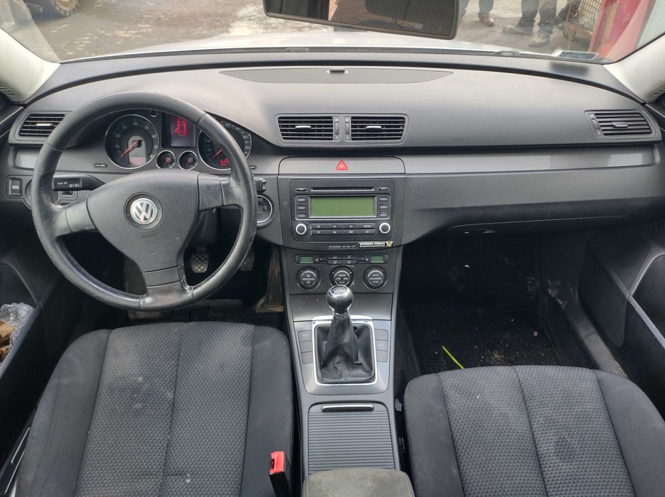 VW Passat B6 - Części - Drzwi / maska / błotnik / klapa / lampa / inne