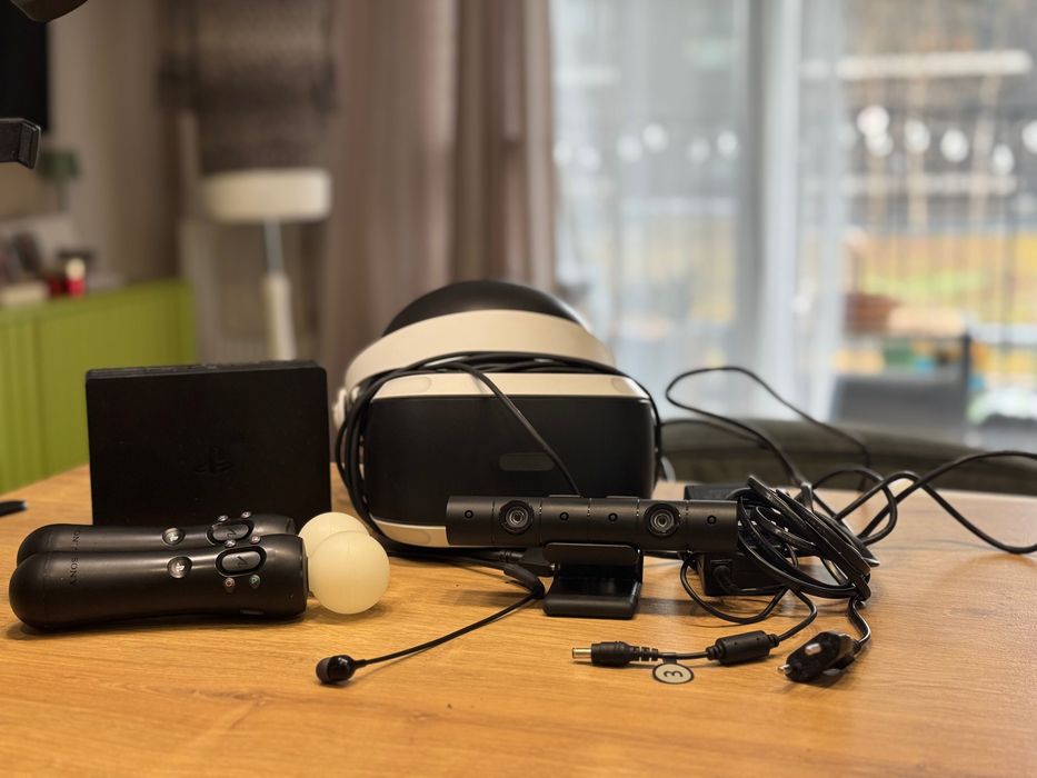 PSVR v1 + 2 motion controller stan bardzo dobry.