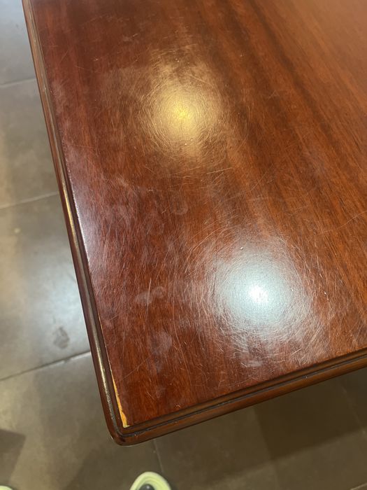 Mesa de mogno maciça
