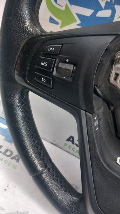 Volante em pele com comandos BMW