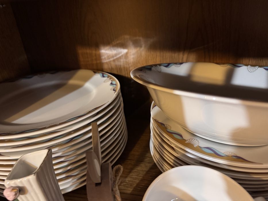 Serwis obiadowo - kawowy na 12 osób z fabryki porcelany: Karolina