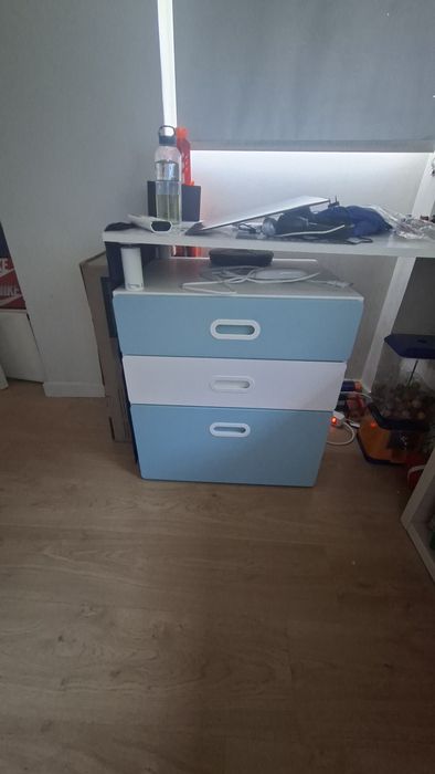 Comoda com gavetas criança