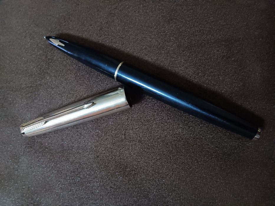 Caneta Parker 61 preta e dourada