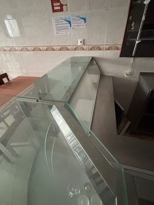 Balcão restaurante com vitrine