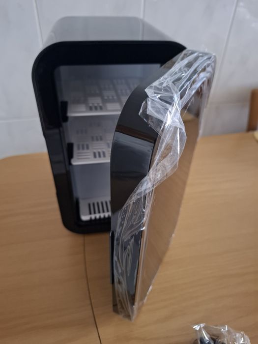 Mini frigorífico portátil compacto 6 litros / 6 latas 220/250 V 2.56kg