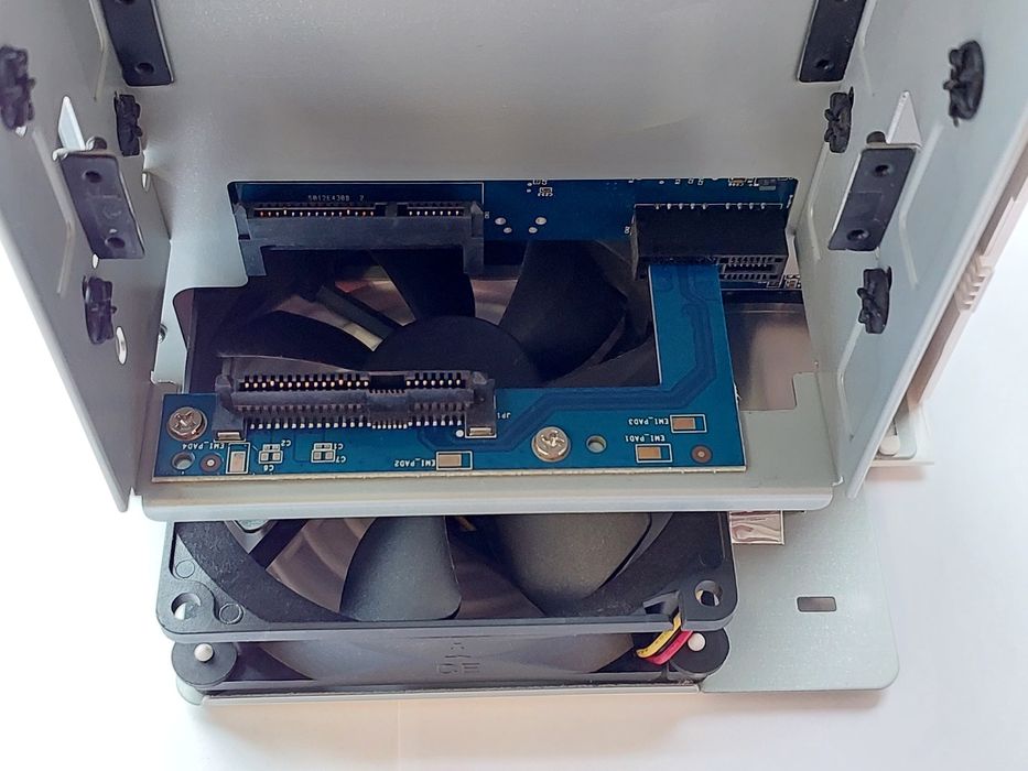 Сетевое хранилище Synology DS220j на2xHDD