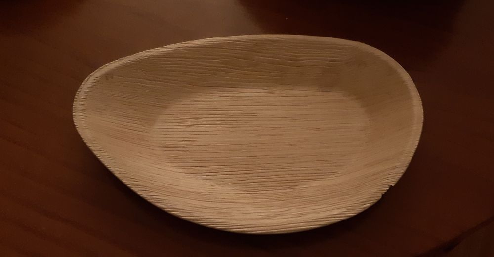 Pratos ovais  de folha de palma