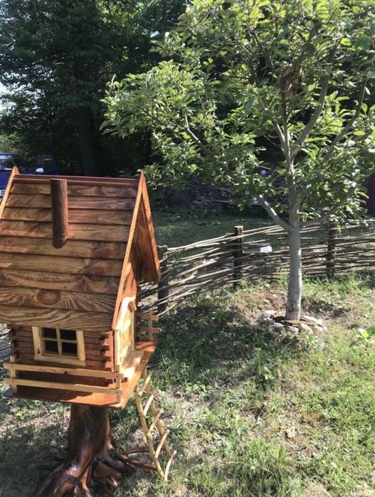 Дерев’яний будинок для саду