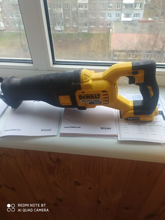 Сабельная пила, шабельна пилка DeWALT DCS389NT з акумулятором та заряд