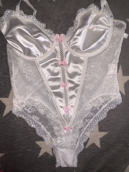 Жіноче біле боді