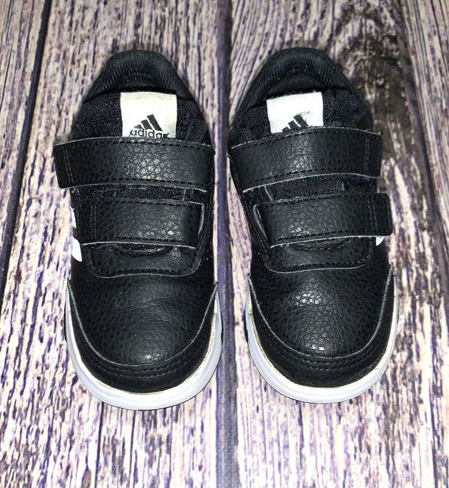 Демисезонные кроссовки Adidas для мальчика. размер 25 (14 см)
