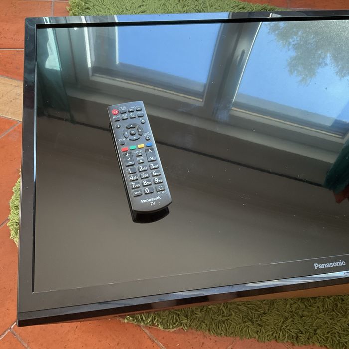 Televisão Panasonic TX-L32B6E + suporte de parede de metal