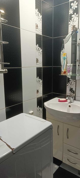 Здається подобово 2-х кімн.квартира у центрі
