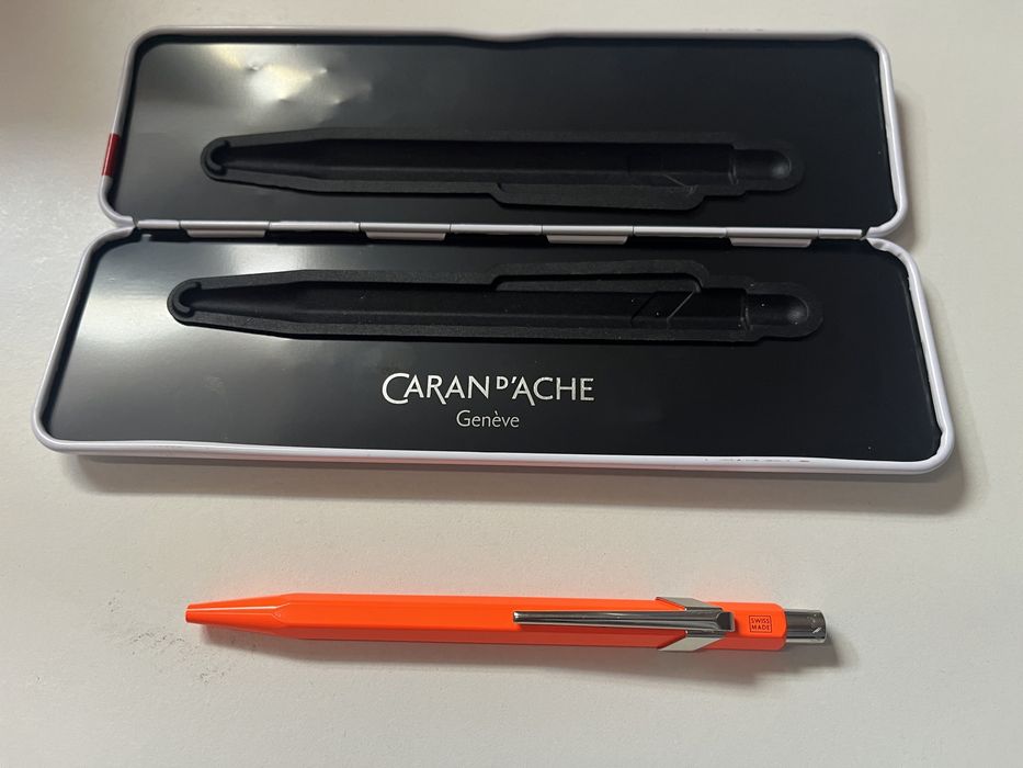 Caneta Caran d’Ache laranja