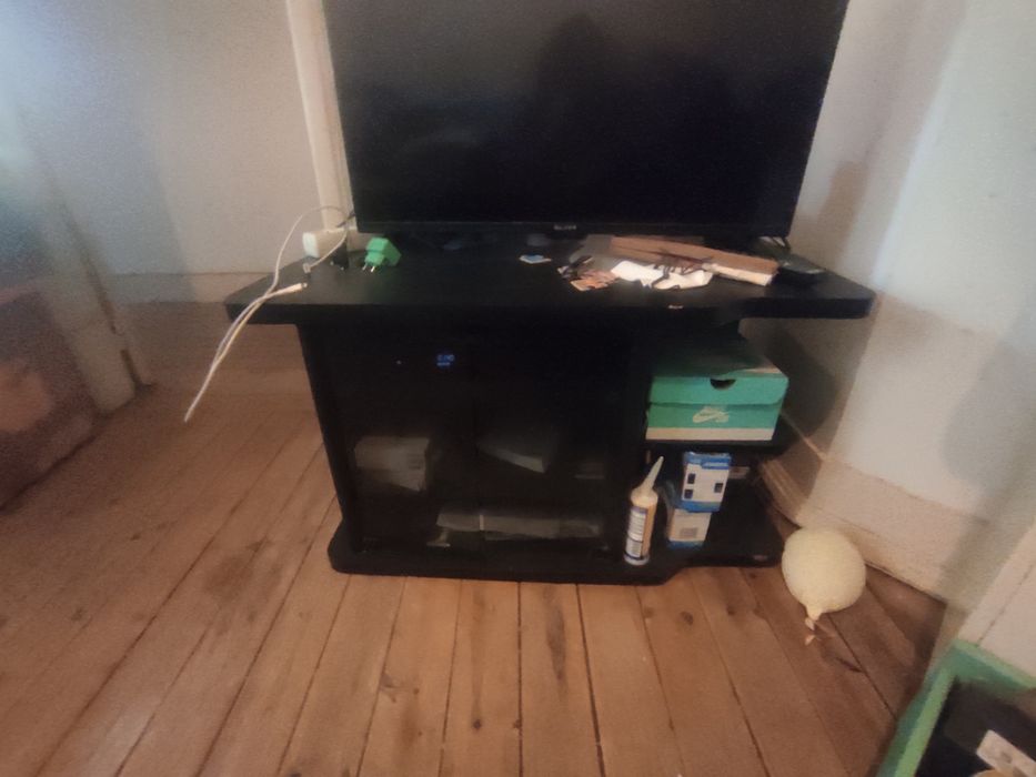 Móvel TV com portas de vidro