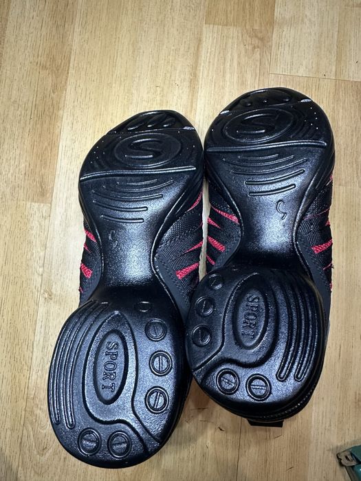 Танцювальні кросівки (джазовки)