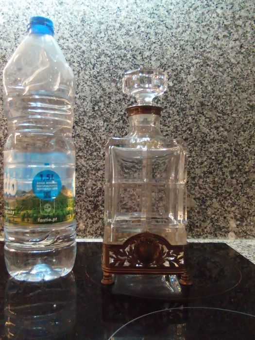 Licoreira em cristal Atlantis com base metálica