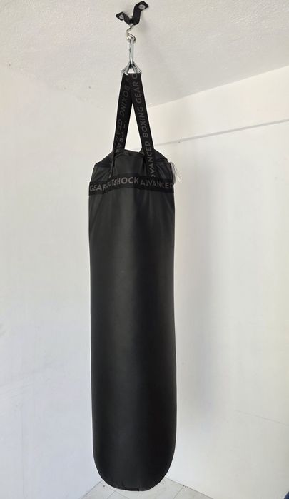 Saco de Boxe Outshock 500 Strike (32kg) + Suporte de Teto — Como Novo
