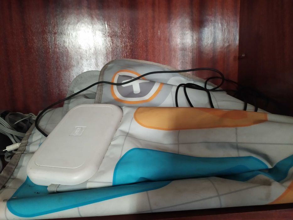Wii console with mat and game64738485788547122