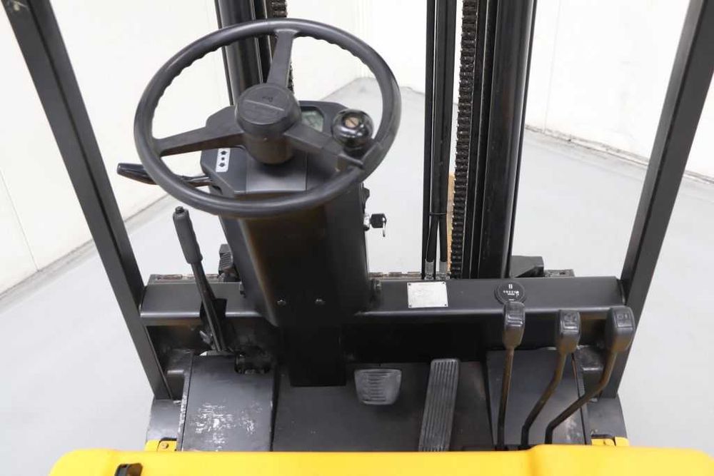 Empilhador eléctrico Daewoo B18T-2 de 1.800 Kg (2663)