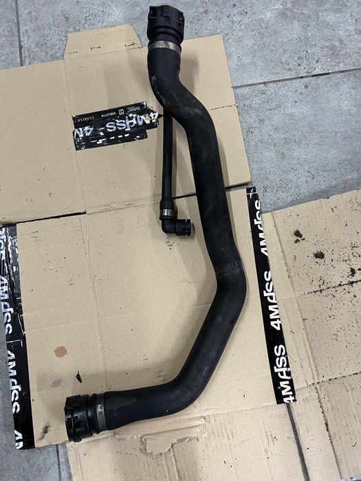 Przewód wąż głowny gorny z odpowietrznikiem bmw e90 e91 e92 3.0d m57