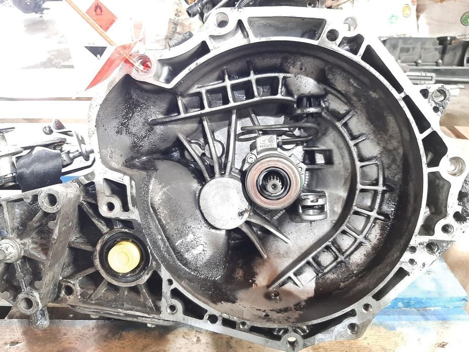 CAIXA DE VELOCIDADES OPEL ASTRA REF. 90400209