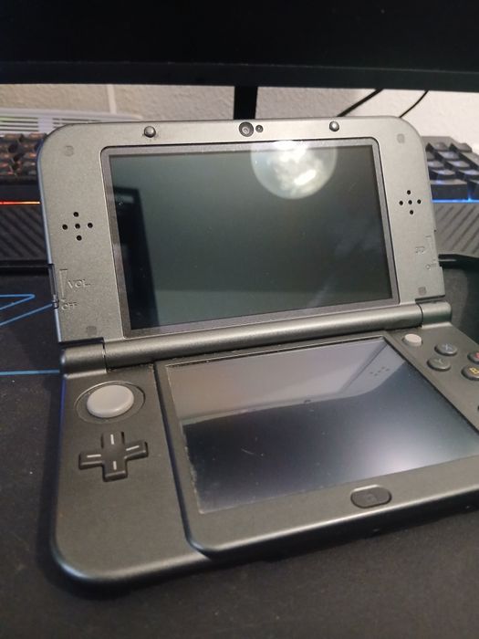 Nintendo 3ds xl em bom estado com carregador (+jogos)
