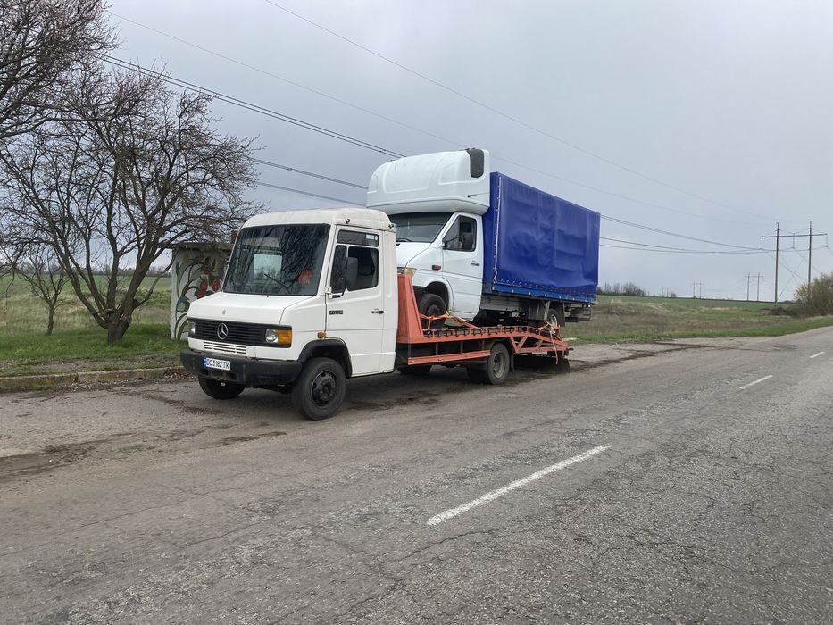 Послуги евакуатора, перевезення автомобілів та інших вантажів