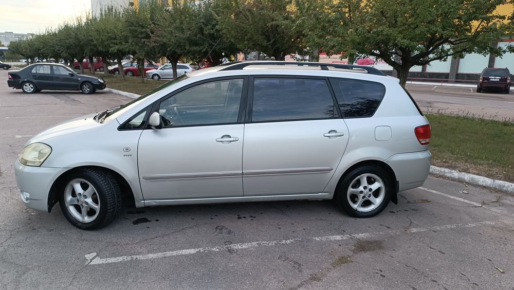 Toyota Avensis Verso 7місць 2003рік
