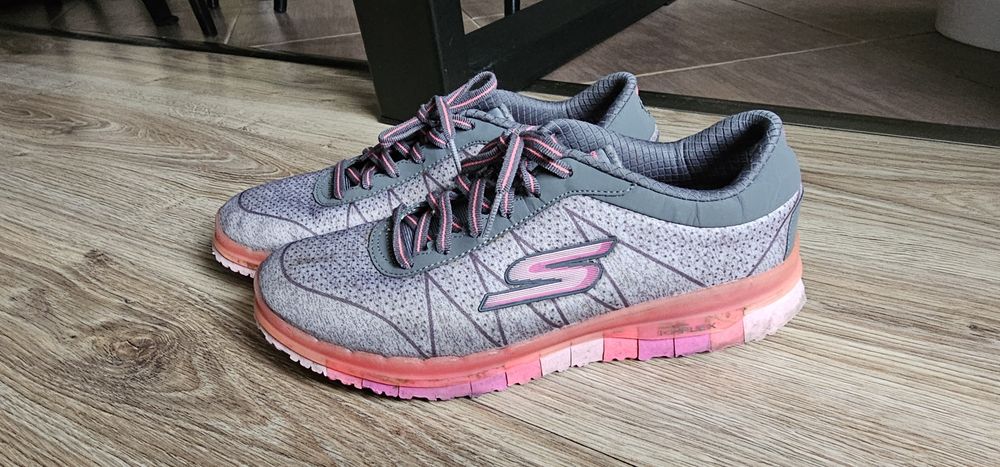 Skechers damskie buty sportowe rozmiar 37 wkładka 24cm używane