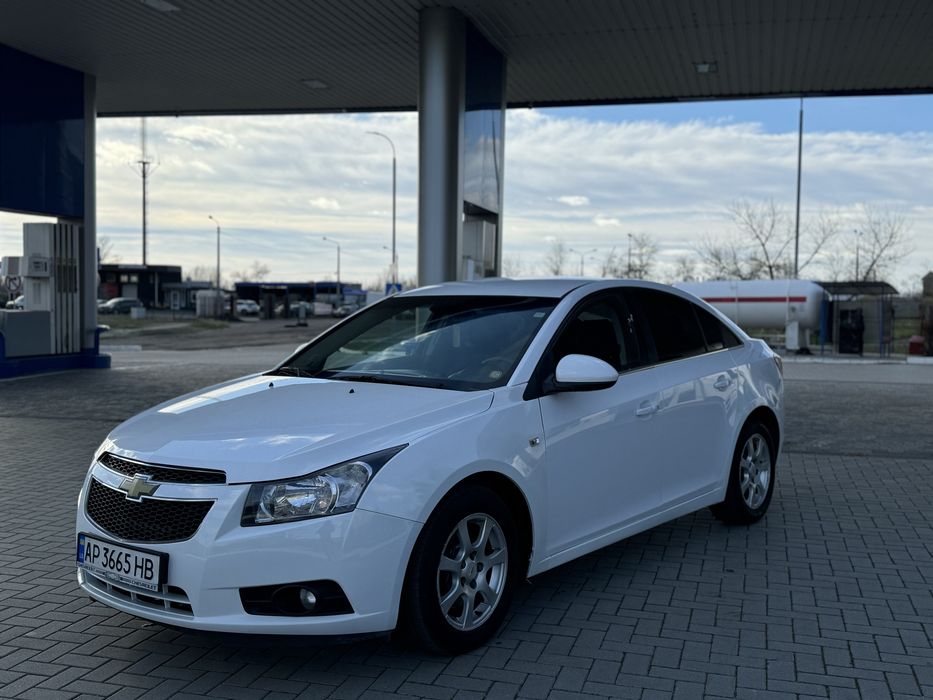 Авто у відмінному стані.
2.0 турбо дизель(дуже потужне та економічне авто, витрата палива 5-6 літрів.
Мотор, коробка, ходова все ідеал.
Салон гарний охайний.
По електроніці все працює.
Клімат контроль, круїз контроль, повний електро пакет, монітор з навігацією та блютузом, підігріви сидінь та ін.
З документами повний порядок.