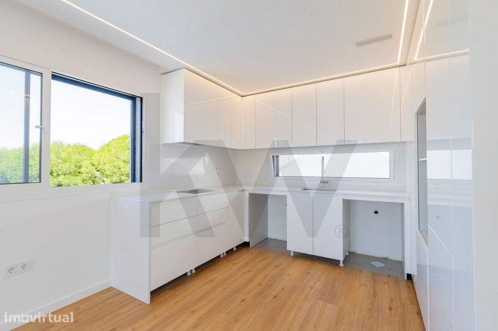 Moradia em condominio com jardim e piscina privados