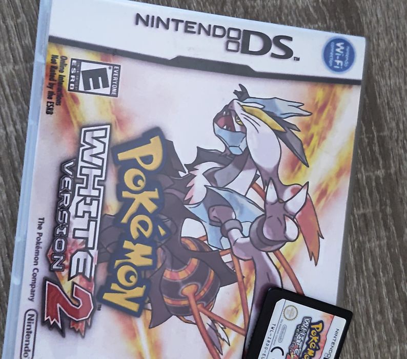 Pokémon White Version 2 para Nintendo DS, com cartucho e caixa.