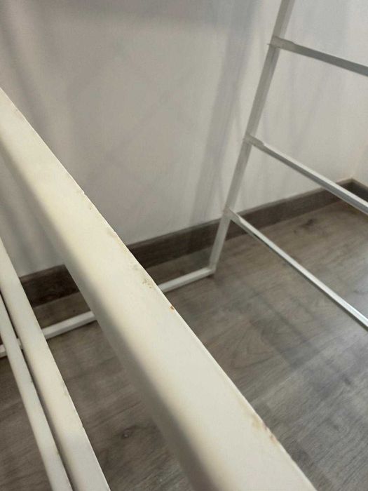 Estrutura IKEA Jonaxel branca com prateleira superior