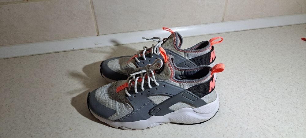 Buty sportowe damskie, adidasy Nike r. 38