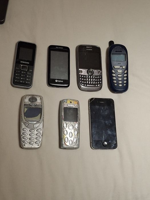 Lote de Telemóveis Antigos – Para Peças/Decoração