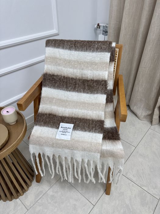 Wełniany nowy szal Acne Studios