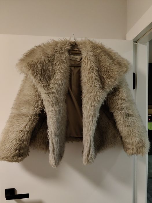 Sprzedam kurtkę futrzaną Stradivarius rozmiar XS