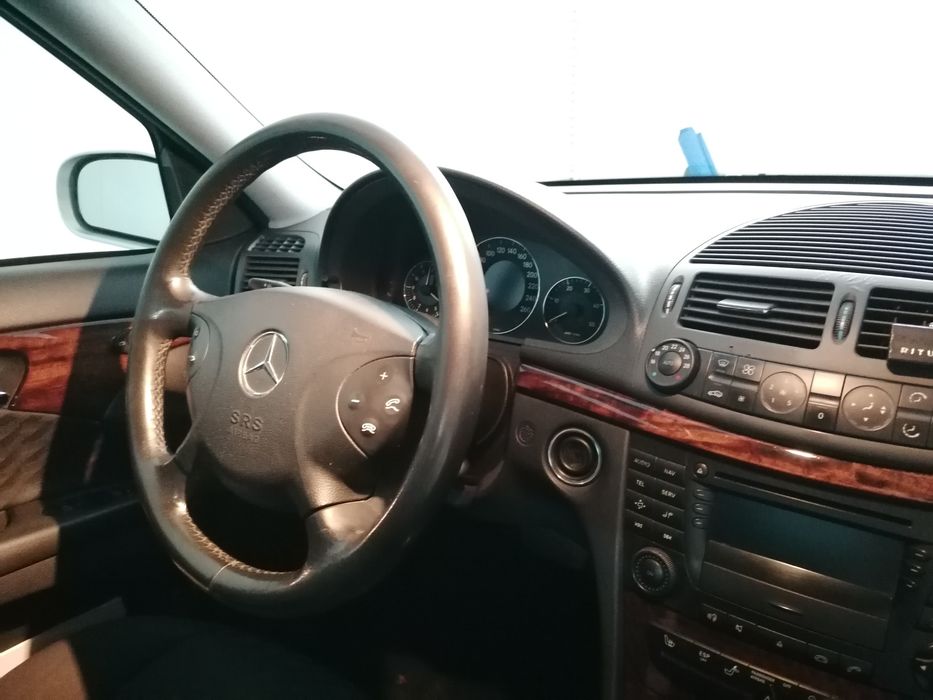 Mercedes E270 em ótimo estado
