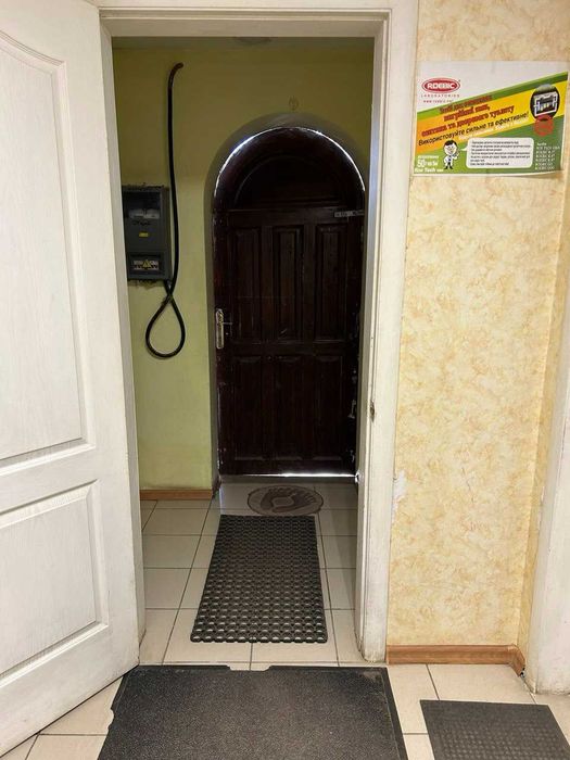 Продаю  будівлю магазину з офісними приміщеннями