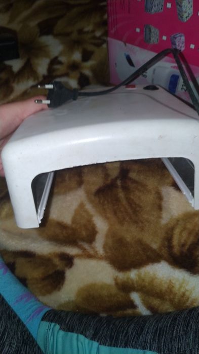 3 Уф-лампы для гель лака за