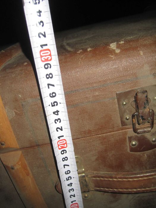 Продам велику антикварну валізу - 90 см на 50 см на 30 см