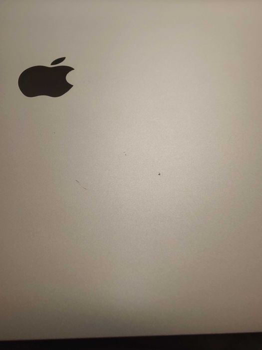 Ekran z obudowa SILVER Macbook pro 16 2019