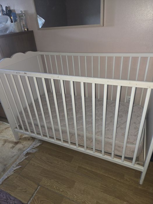 Berço Usado com Colchão e lençóis