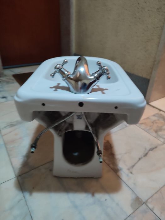 Venda de bidê e torneira em muito bom estado