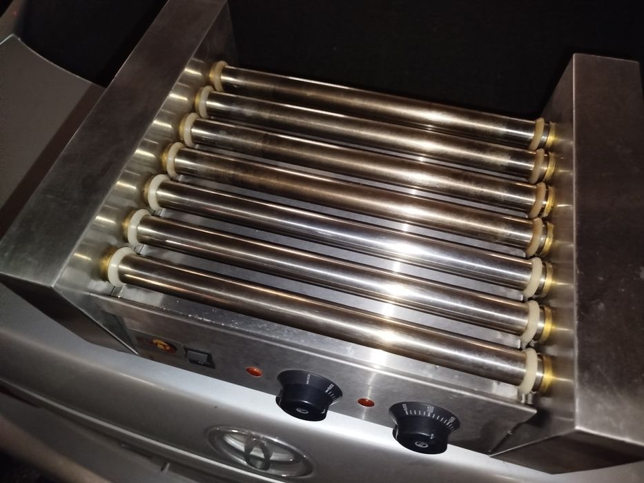 Гриль роликовий для хот-догів.