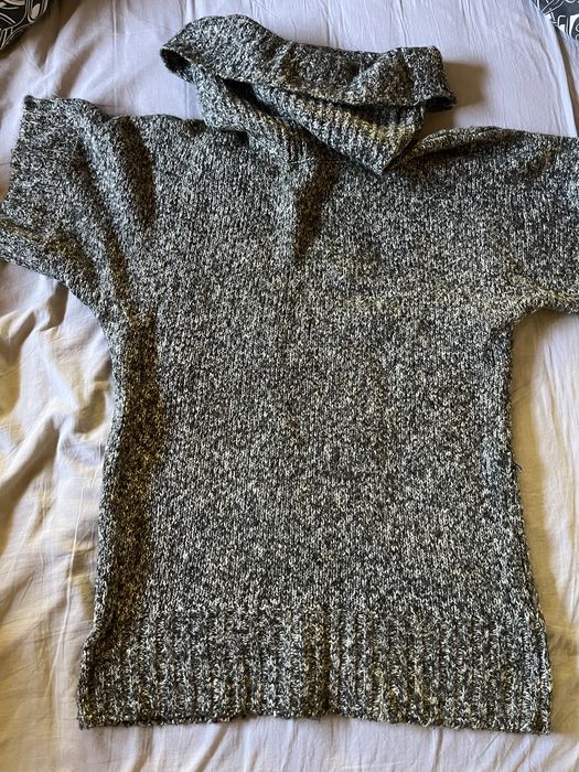 Długi sweter z golfem rękawy szerokie do paska