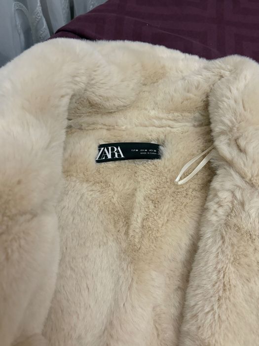 Пальто Zara молочного кольору